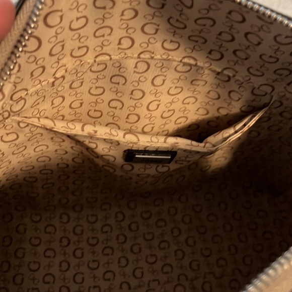 Handbag GUESSLos Angeles. - Picture 13 of 16